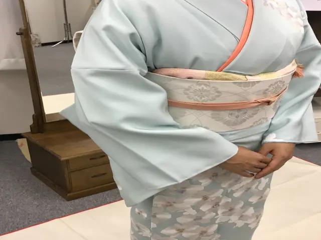 浴衣・訪問着・留袖・振袖・白無垢・色打掛袴など着付全般。早朝営業時間外でも相談可