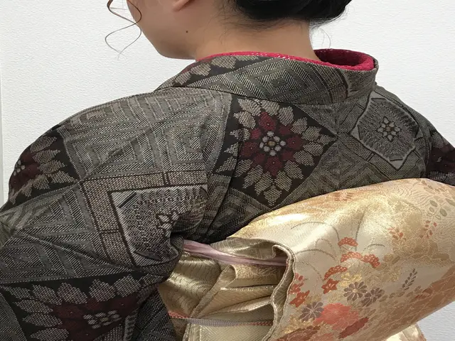 浴衣・訪問着・留袖・振袖・白無垢・色打掛袴など着付全般。早朝営業時間外でも相談可