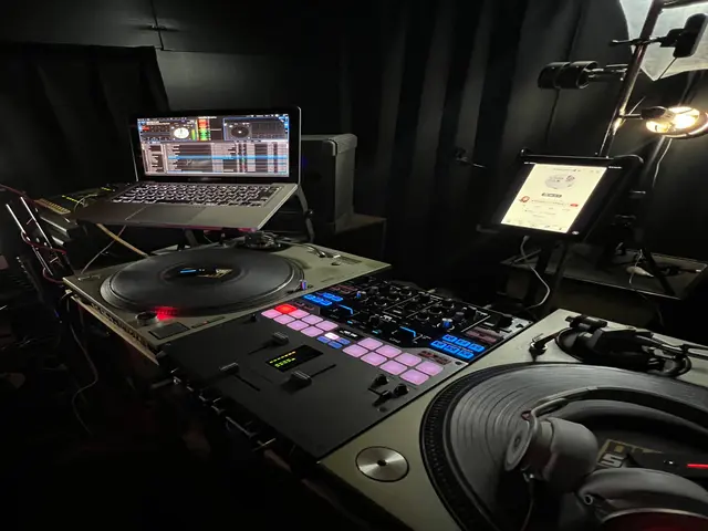 【出張DJ】二次会や企業パーティーなど現役クラブDJが盛り上げます!