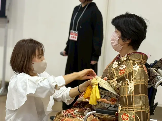 外出が難しい方に。ご自宅で安心の出張着付けサポート。お気軽にお問い合わせください