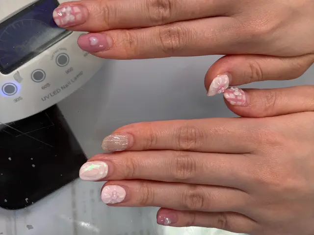 海外経験を活かした丁寧な施術をお約束します。爪の美しさを引き出すシンプルネイル