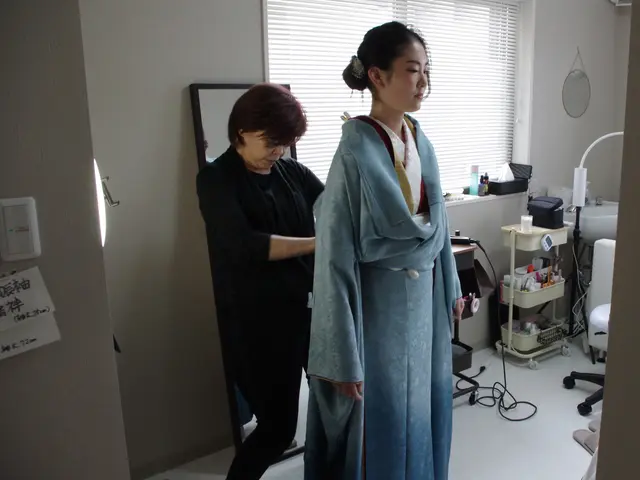 【プロのスタイリストが施術します!〜美を引き立てる仕草まで伝授〜】