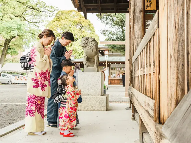 七五三ロケーション撮影 お参りにご同行してご家族の大切な記念日を丁寧に撮影します