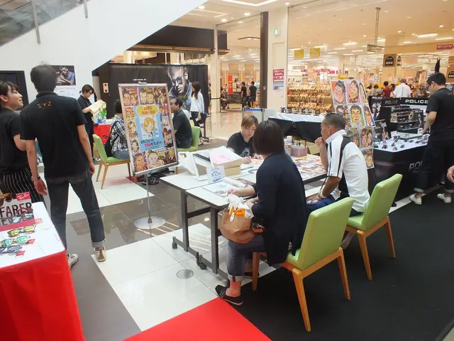 【年中無休】ショッピングモールやイベントで活躍中の似顔絵師集団です!