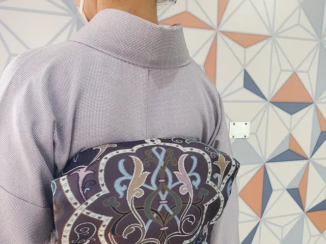 年間対応件数100件以上対応。プロのベテラン女性着付師がお伺いします。