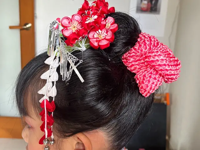 結婚式場、ホテル等での様々な着付経験を活かし”着物を楽しむ日”をお手伝いします