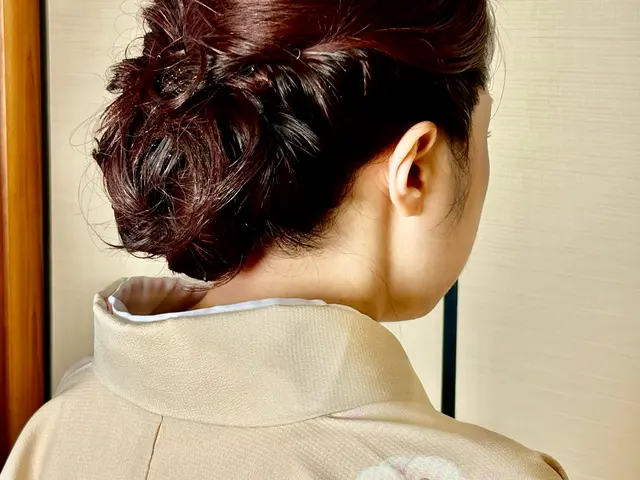 結婚式場、ホテル等での様々な着付経験を活かし”着物を楽しむ日”をお手伝いします