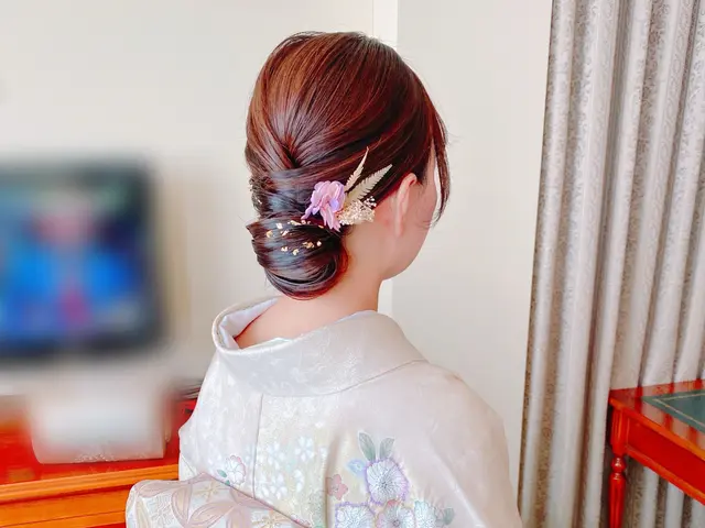 ヘアセット付き◉着付けのみOK◉30km以内は¥1,000引き◉早朝料金無し