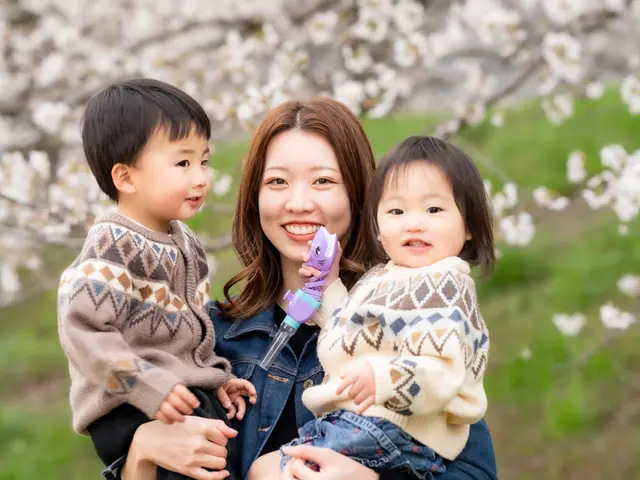 お子さんの自然な笑顔を引き出す!温かい雰囲気の家族写真をお届けします