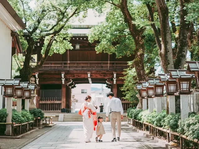 その人らしさを大切にした家族写真。こどもたちの自然な姿を残します。今だけ夏価格