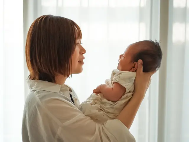 『自然な表情を優しく残す、ご自宅でのニューボーンムービー』15カットフォト付き