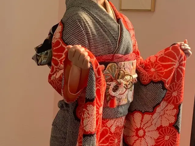 25年以上の呉服店勤務の知識と着付け経験を生かして、お着付けいたします。