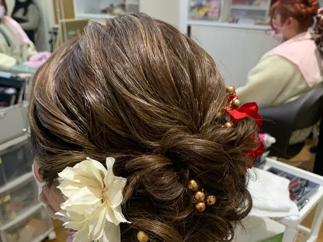 実績と経験を生かしシーンにあったヘアメイクをお客様に寄り添って提供いたします!