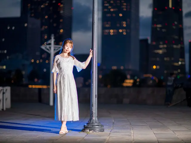夜景ポートレート撮影(横浜・みなとみらいの夜景をバックに)