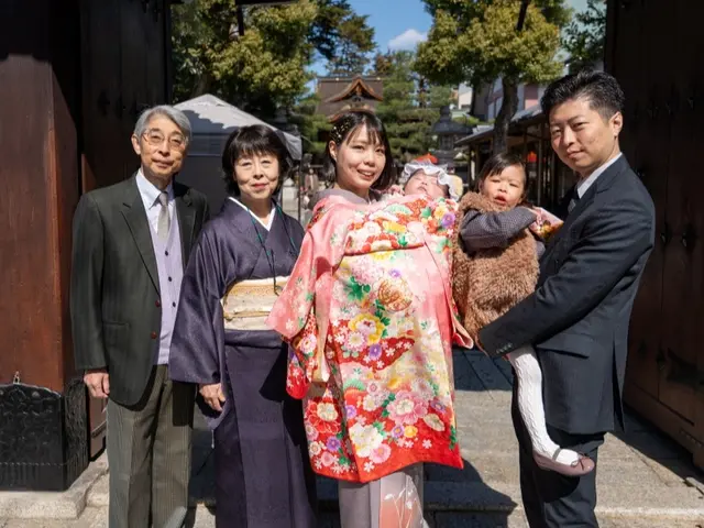 ご家族がお子様に暖かく寄り添う自然な雰囲気を心を込めて撮影いたします♪