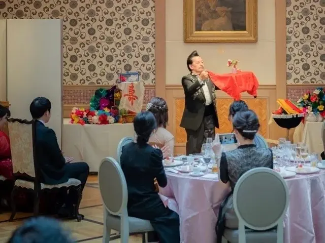 結婚式のおめでたい日用に特化した華やかなマジックショーを提供致します
