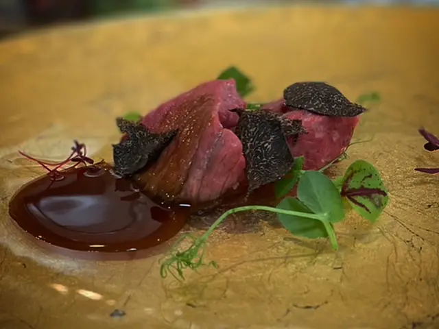 フランス料理の出張料理人 お皿、カトラリー,テーブルクロス無料でお貸出可能です