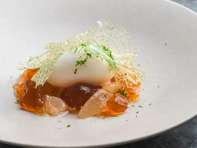 フランス料理の出張料理人 お皿、カトラリー,テーブルクロス無料でお貸出可能です