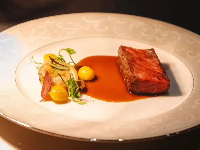 フランス料理の出張料理人 お皿、カトラリー,テーブルクロス無料でお貸出可能です