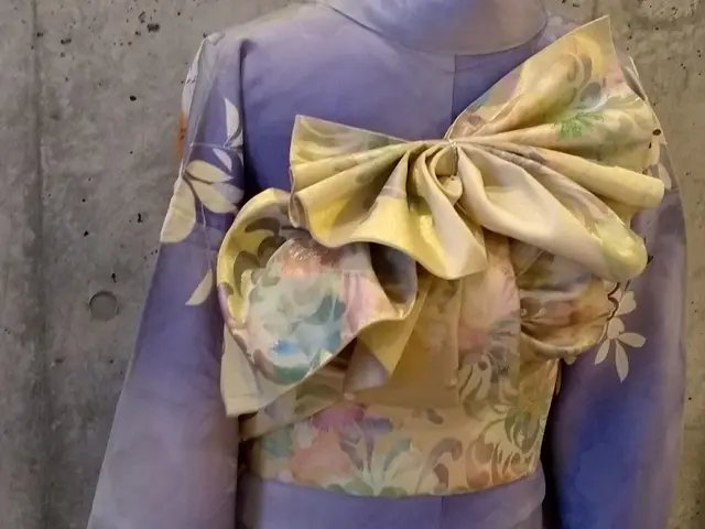 経験豊富な着付師がお着付け致します。婚礼、叙勲、日舞、撮影着付けも致します。