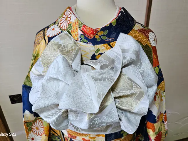 ☆★午前7時からも通常料金の訪問着振袖大切な一日のお着付けお手伝い致します★☆