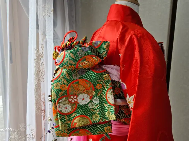 ☆★午前7時からも通常料金の訪問着振袖大切な一日のお着付けお手伝い致します★☆