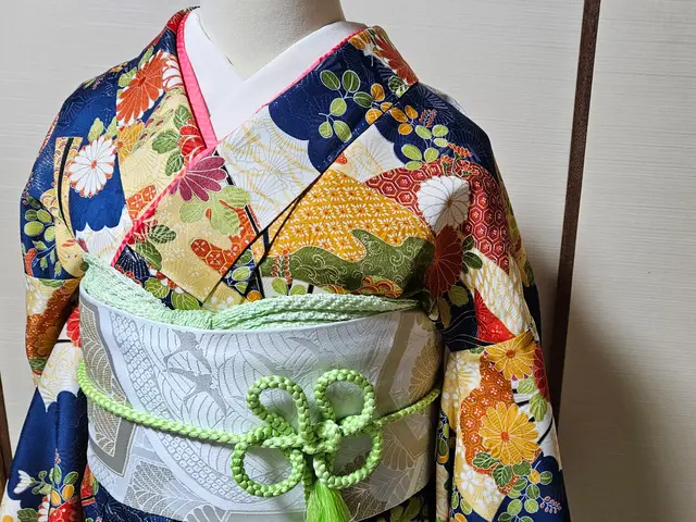 ☆★午前7時からも通常料金の訪問着振袖大切な一日のお着付けお手伝い致します★☆