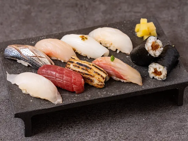 【赤坂の口コミ4.9の人気店】本格懐石鮨コース 8名様より承ります!