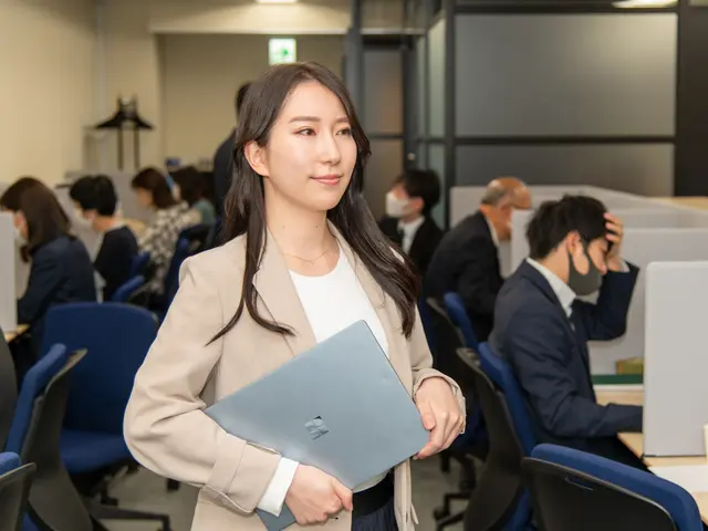 店舗撮影、社員撮影対応します。データは中2日ですべてレタッチをいれて納品します
