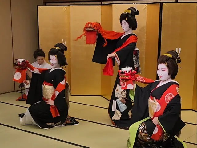 【鳳條ノ会】●芸者 ●日本舞踊 ●和のパフォーマンス集団 を扱っています。