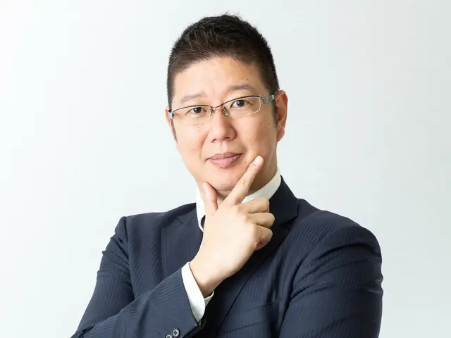 信頼のカッチリ写真の照明を組んで撮ります。メンズプロフィール写真の撮影実績多数