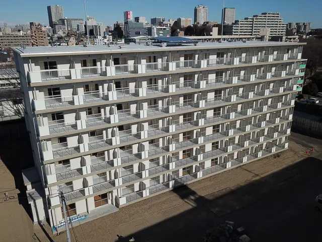 各種ドローン撮影及び編集、赤外線ドローンでの屋根、外壁の点検も行っています。
