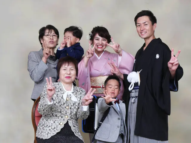豊富な経験と知識で安心◎大好評のスタジオ写真は6切、3枚台紙付でこのお値段。♪