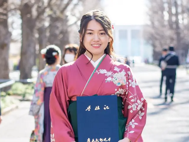 【成人式・入卒業式・家族イベント】緑の公園やお花と一緒に