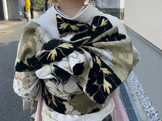 住吉大社で着付のみ経験有、ヘア込価格、北新地着付のみ勤務中【着付けのみ依頼可能】