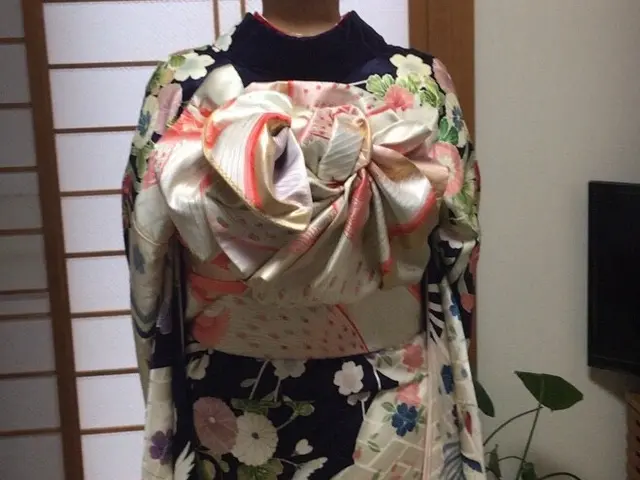 住吉大社で着付のみ経験有、ヘア込価格、北新地着付のみ勤務中【着付けのみ依頼可能】