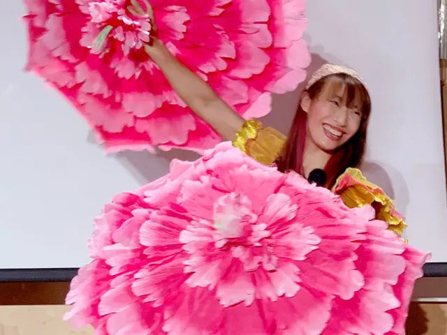 【TV出演多数】女性マジシャンお笑いイリュージョンマジック☆30分まで同料金☆