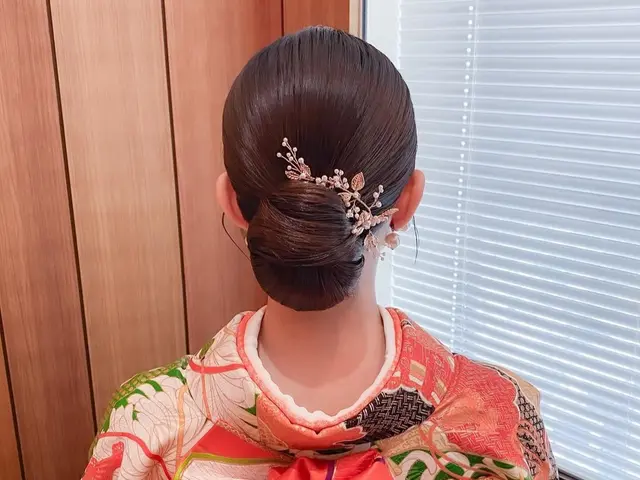 ヘアメイク歴20年◯ヘアセット・着付けの同時対応可能◯早朝料金無し◯