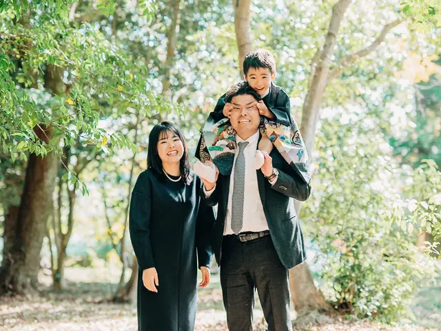 その子らしさを大切にした家族写真。こどもたちの自然な姿を残します。撮影実績600