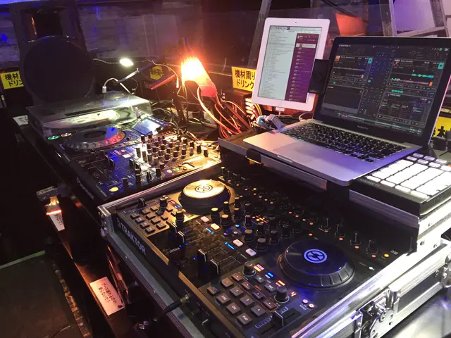 【機材込の出張DJ 、PA(音響) のサネリッチ・カフェ♪】