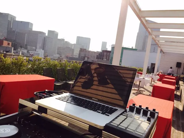 【機材込の出張DJ 、PA(音響) のサネリッチ・カフェ♪】