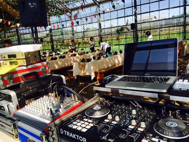 【機材込の出張DJ 、PA(音響) のサネリッチ・カフェ♪】