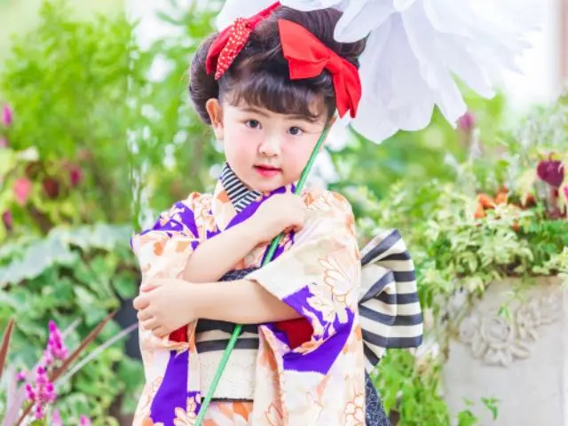 着付け内に簡易ヘアセット付き 美容師免許有り ※着付けのみの方割引致します。