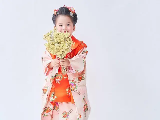 着付け内に簡易ヘアセット付き 美容師免許有り ※着付けのみの方割引致します。