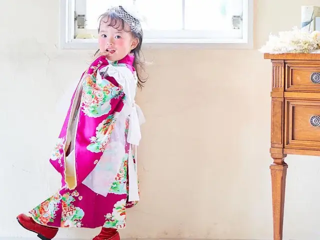 着付け内に簡易ヘアセット付き 美容師免許有り ※着付けのみの方割引致します。