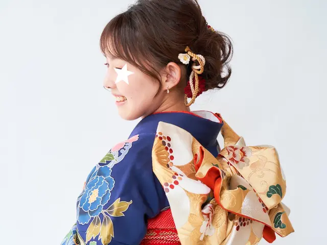 着付け内に簡易ヘアセット付き 美容師免許有り ※着付けのみの方割引致します。