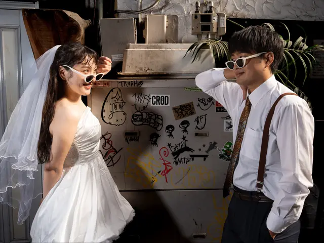 照明機材を使って青空背景に笑顔あふれる撮影をします。