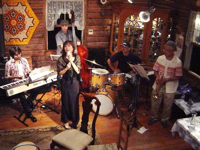 ♪ジャズ生演奏♫6月のご予約は8月演奏分~をお受けいたしております!