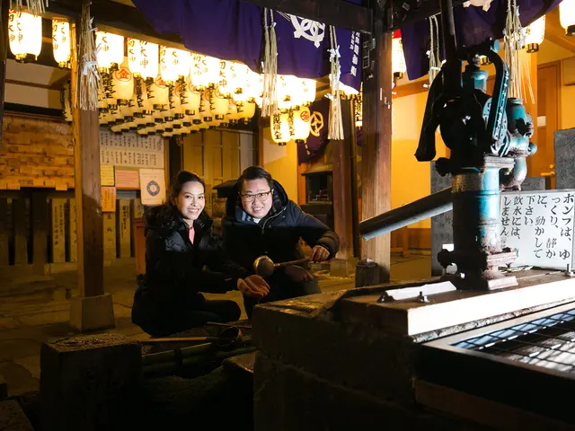 思い出の場所などで、若いカップルからベテランカップルまで