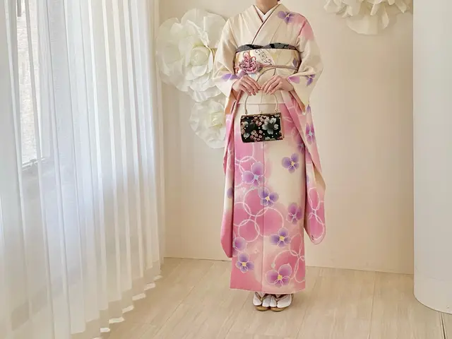 ヘアメイク歴20年◯ヘアセット・着付けの同時対応可能◯早朝料金無し◯